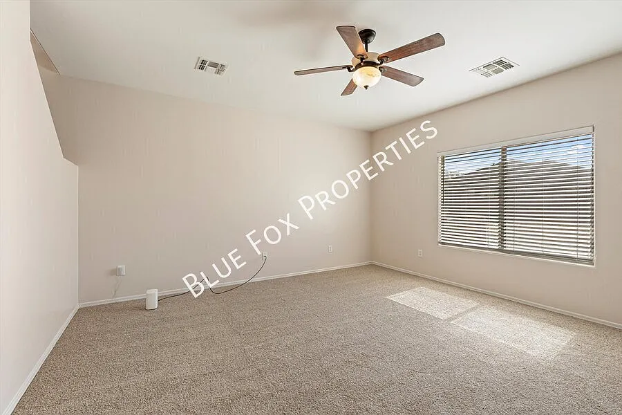 3 bed, 2.5 bath home in the Southwest side — Photo 3