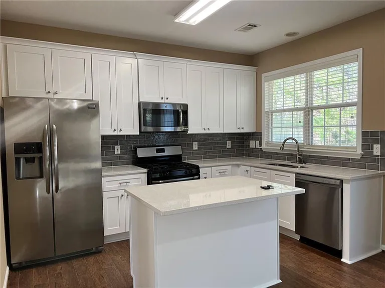 3413 Stoneham Dr — Photo 5