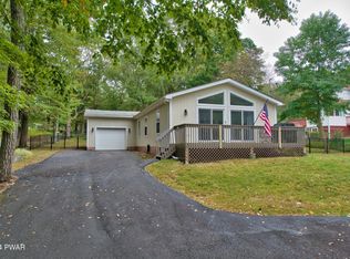 102 Mink Rd, Dingmans Ferry, PA 18328