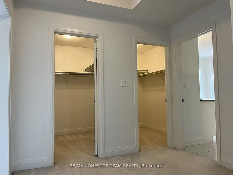 24 Pennine Dr — Photo 16