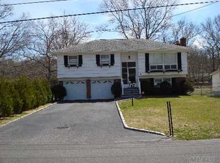 33 Hinda Blvd, Riverhead, NY 11901