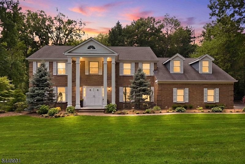 1st image of 700 Oak Ln