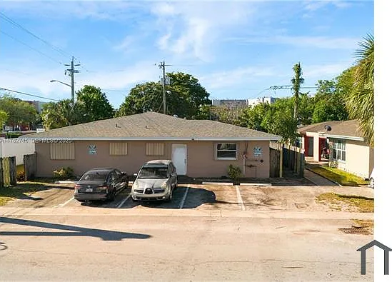 5604 NW 27th Ct — Photo 1