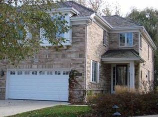 2257 Royal Ridge Dr, Northbrook, IL 60062