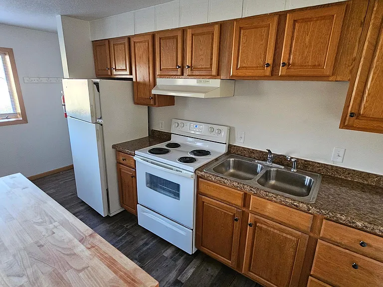 1260 Oakview Dr #1 — Photo 7