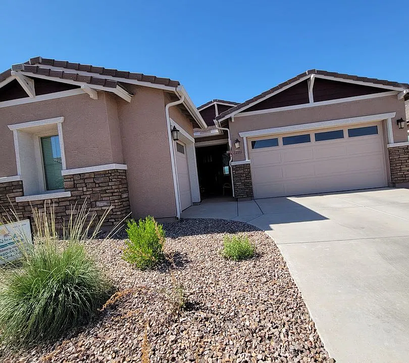 2333 E Kelly Dr