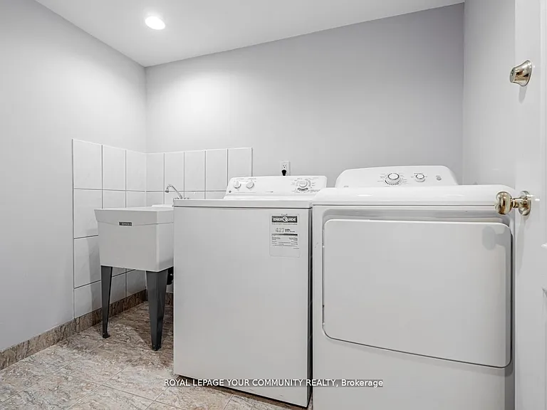 9 Robson Pl E — Photo 27
