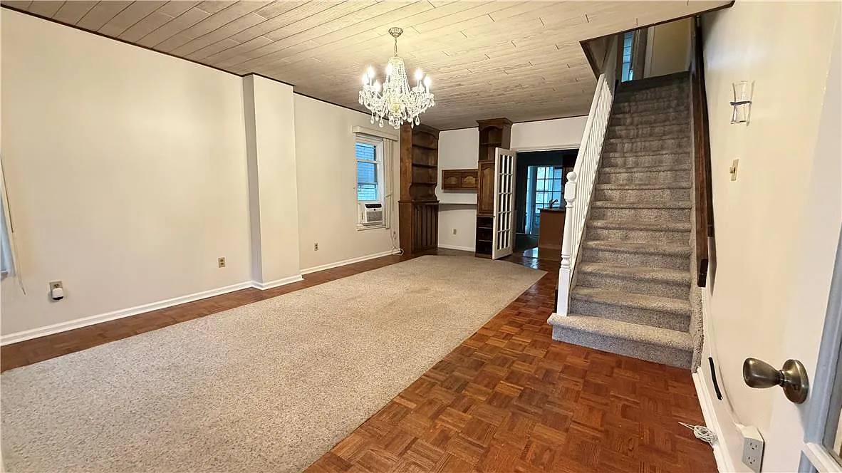 5 bed, 1.5 bath, 1880 sqft, $1,995 — Photo 3