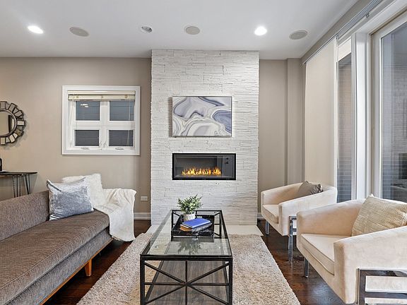 2nd image of 1059 N Paulina St #1