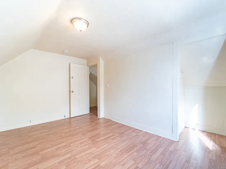 75 Diem St — Photo 8