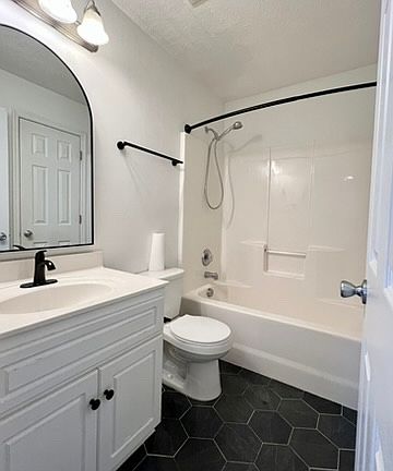 2nd full bath with tub