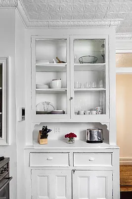 Sold by NYLON Real Estate | media 12