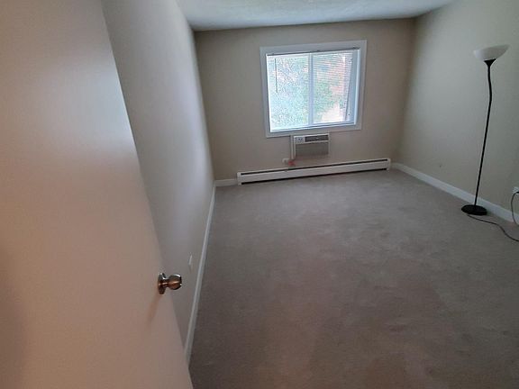 5th image of 252 Shorewood Dr