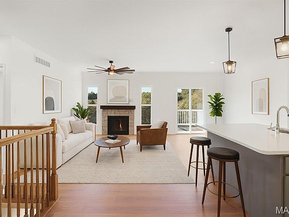 2nd image of 184 Hanks Close #184
