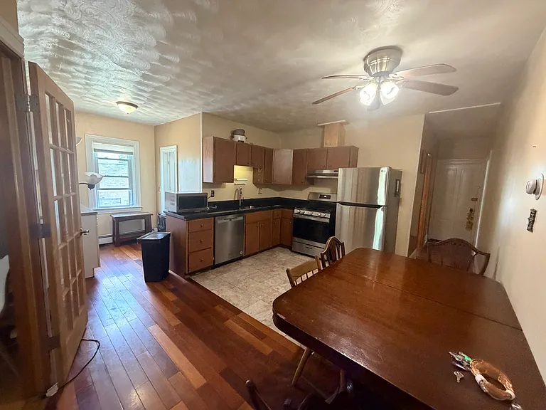 61 E Manning St #3 — Photo 3