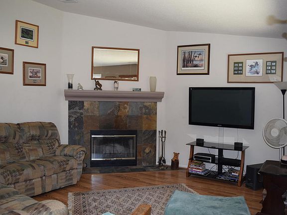 4th image of 10533 E Avenue S