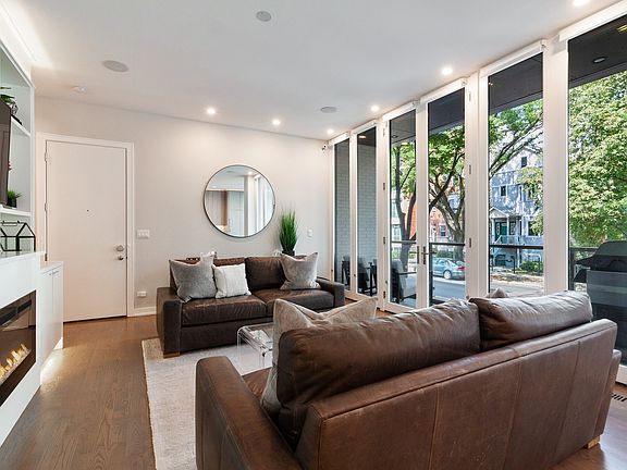 3rd image of 1947 W Diversey Pkwy #102