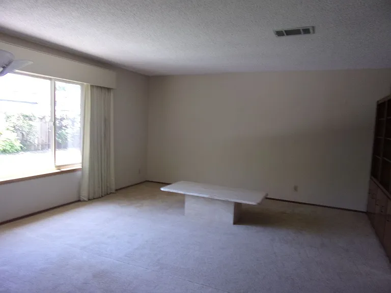 718 Linwood St — Photo 5