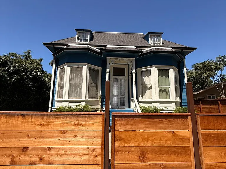 215 Semple St — Photo 7