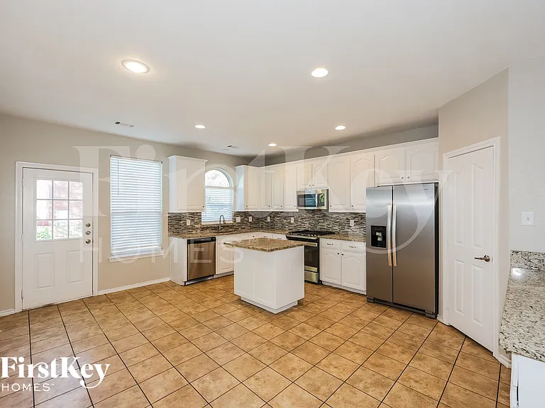 7060 Chapelridge Dr — Photo 6