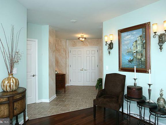 3rd image of 100 Harborview Dr Unit 1801