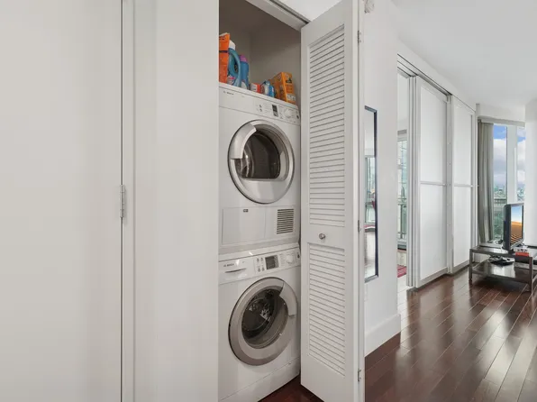 77 Hudson Street image 15 of 21