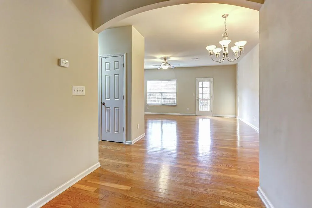 3 bed, 2.5 bath, 1596 sqft, $2,399 — Photo 4