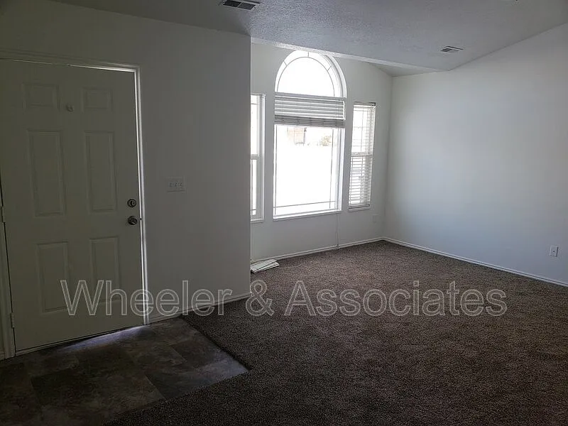 3 bed, 2.0 bath, 1600 sqft, $1,745 — Photo 3