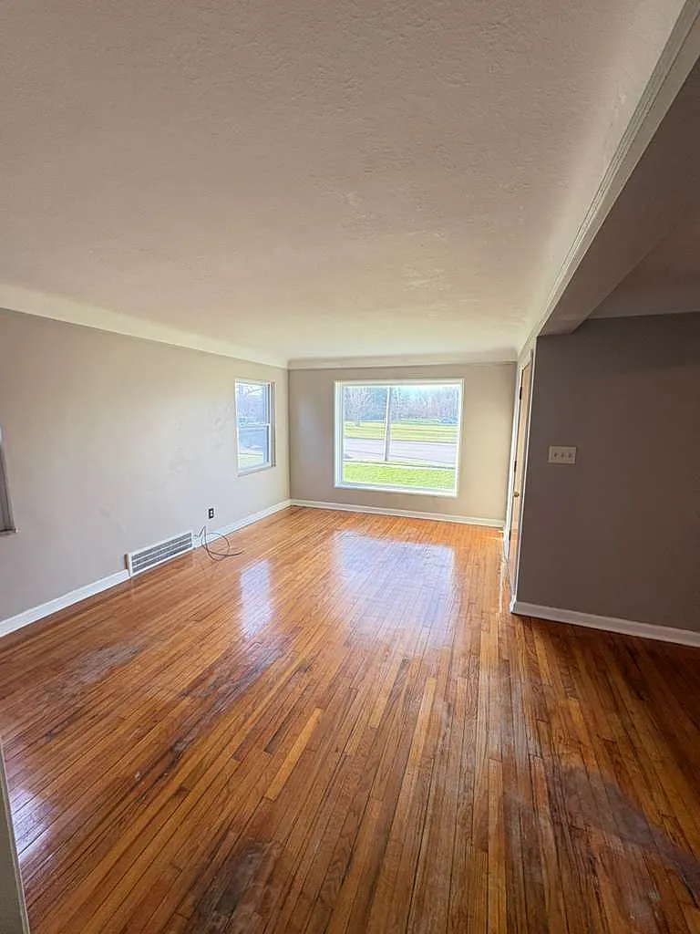2 bed, 897 sqft, $1,025 — Photo 2