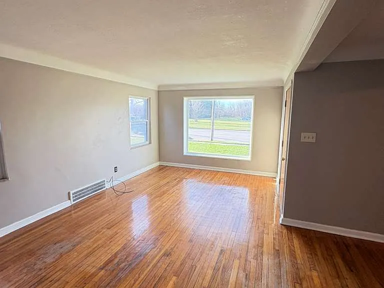 18015 Harvard Ave — Photo 2