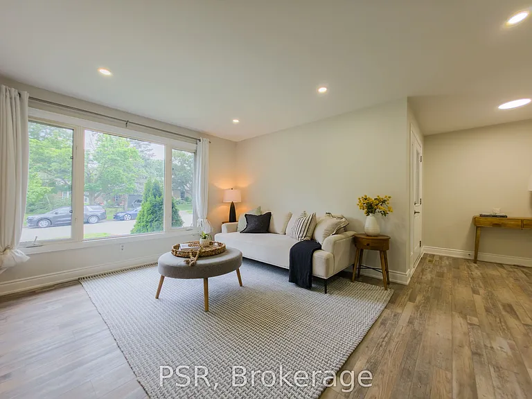 88 Upper Canada Dr — Photo 3