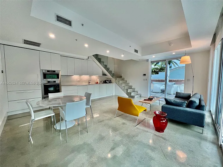 50 S Pointe Dr #LOFT5 — Photo 11