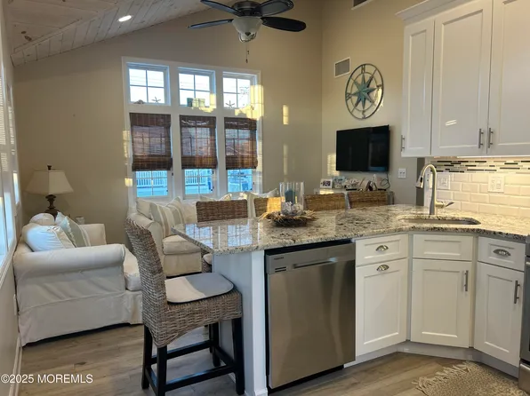 33 E Pompano Way, Lavallette, NJ 08735