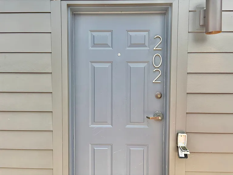 2512 Portland Ave — Photo 1