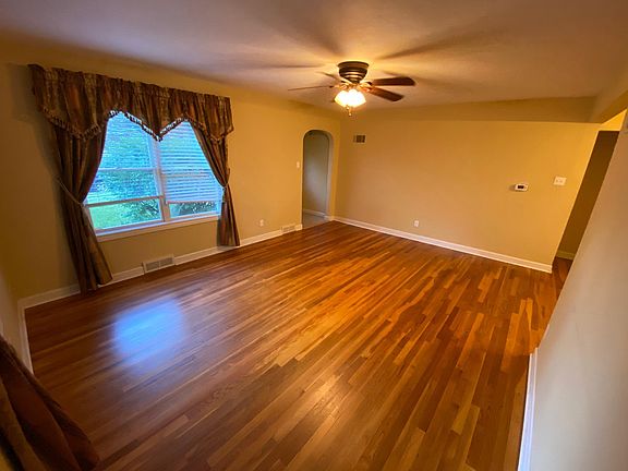 5th image of 1411 Roosevelt Ave