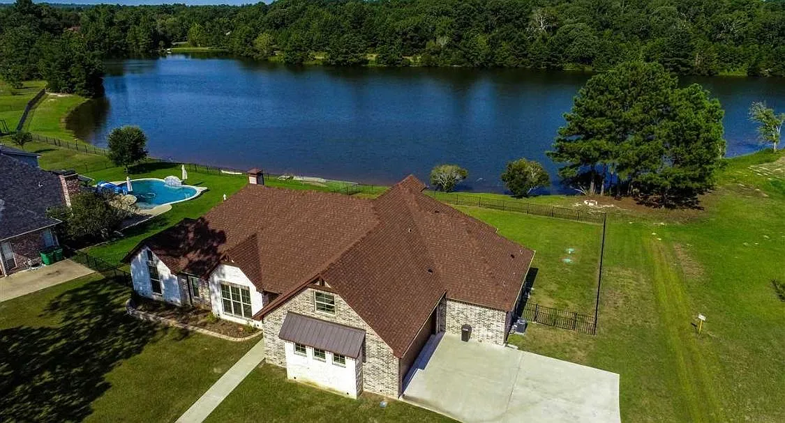 4 bed, 2898 sqft, $4,000 — Photo 1