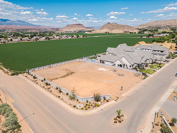 3rd image of 218 W Oak Hollow Cir