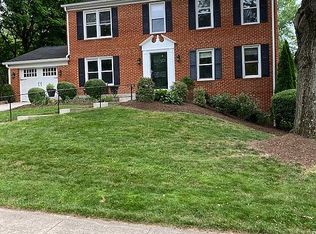 1853 Abbotsford Dr, Vienna, VA 22182