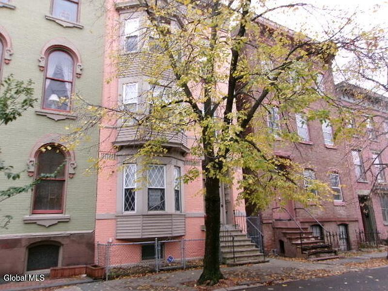 3rd image of 192 1st Street