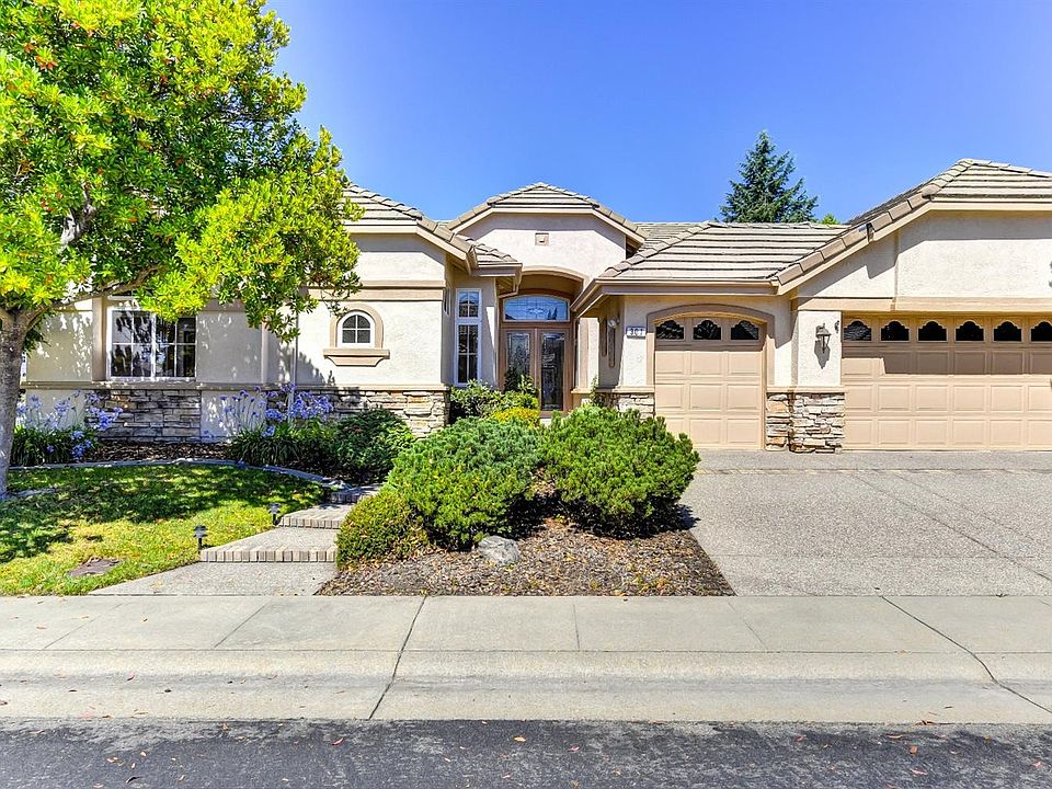 1st image of 301 Savannah Ct