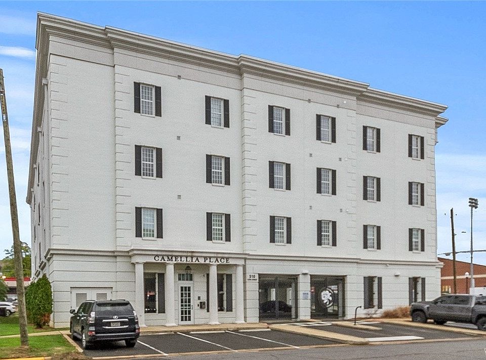 1st image of 510 13th St Unit 104