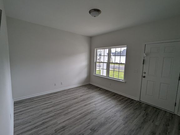 2nd image of 114 Alcove Ct