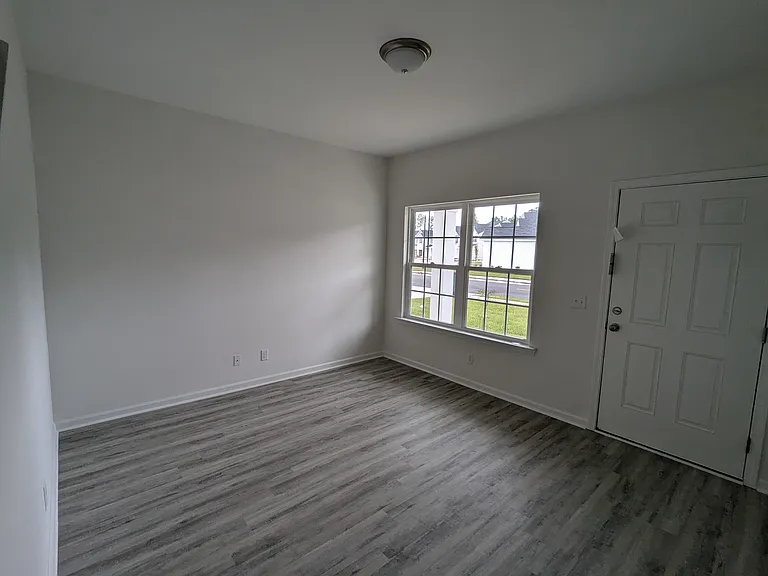114 Alcove Ct — Photo 2