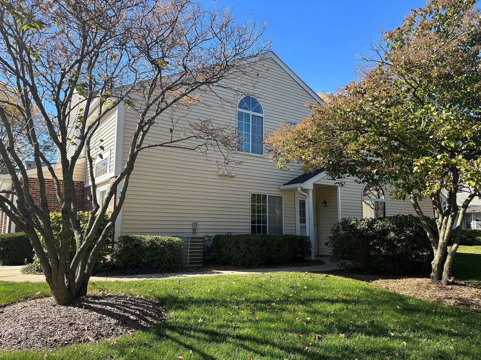 2 bed, 1200 sqft, $2,350 — Photo 2