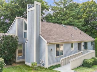 627 W Lyon Farm Dr, Greenwich, CT 06831