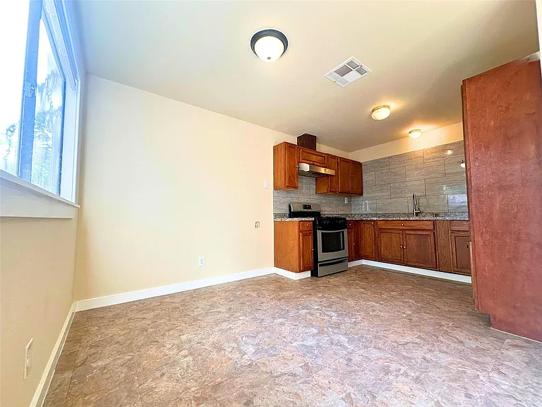 2525 Dovemeadow Dr — Photo 7
