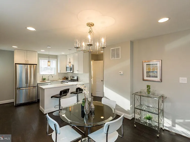 951 Jefferson St NE — Photo 3