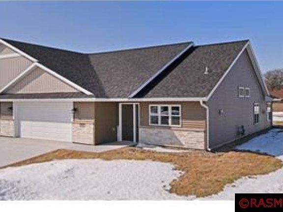 3rd image of 2850 Meadowview Ln NE