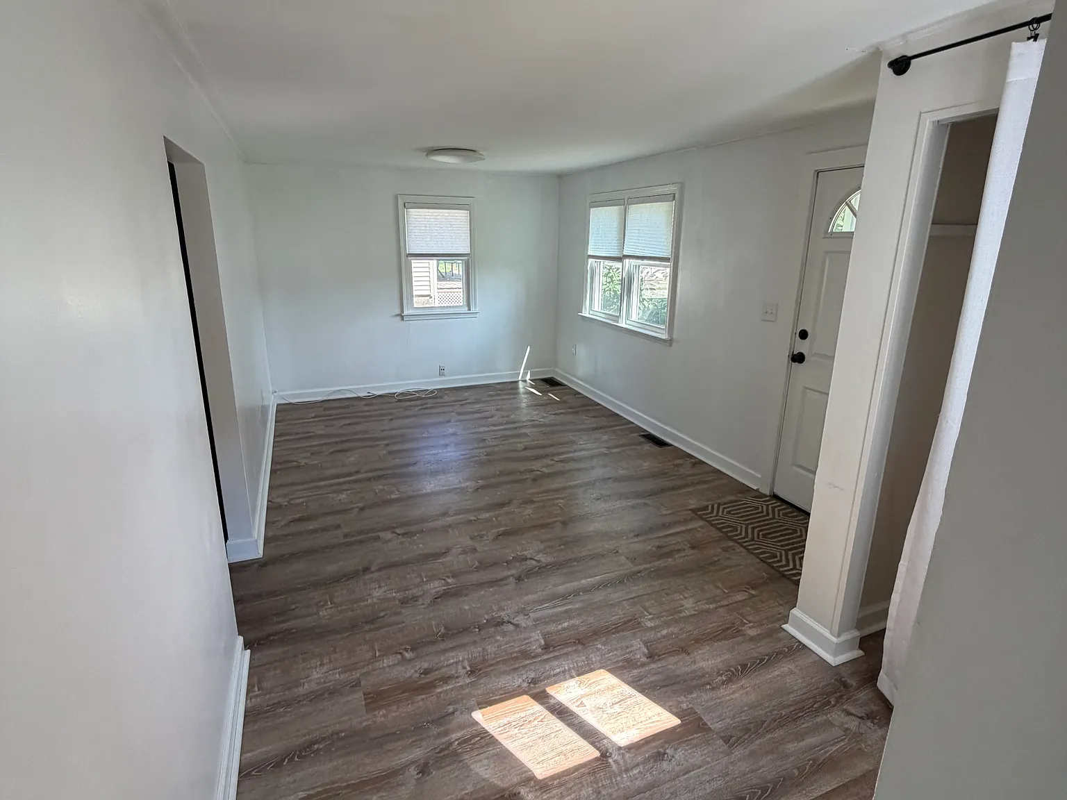 2 bed, 990 sqft, $1,800 — Photo 4