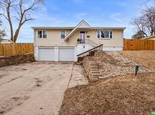 1712 Pelton Ave, Bellevue, NE 68005